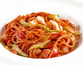 Спагетти с креветками и сельдереем - Фото