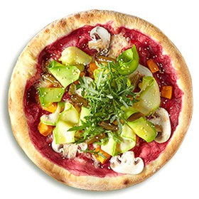 Пицца со свекольным соусом, овощами - Фото