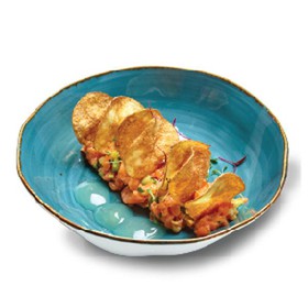 Тар-тар из лосося с чипсами - Фото
