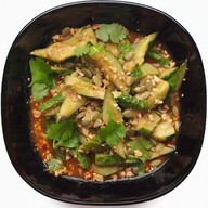 Битые огурцы с зеленью и семечками Фото
