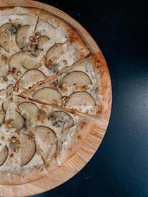 Пицца с горгонзолой и грушей - Фото
