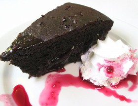 Пирог шоколадно-вишневый - Фото