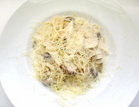 Спагетти с куриной грудкой - Фото