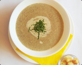 Крем-суп из шампиньонов с крутонами - Фото