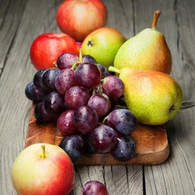 Сезонные фрукты в ассортименте - Фото