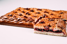 Пирог со свежей вишней - Фото