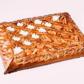 Пирог творог, абрикосовый джем и курага - Фото