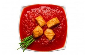 Острый томатный суп с лососем - Фото