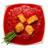 Острый томатный суп с лососем Фото