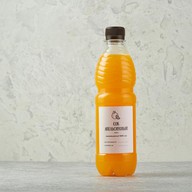 Свежевыжатый сок апельсин Фото