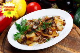 Картофель жареный с луком и грибами - Фото