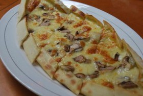 Пицца восточная с сыром - Фото