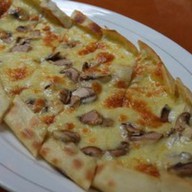 Пицца восточная с сыром Фото
