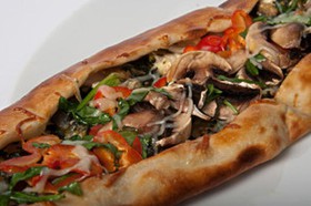 Пицца восточная с мясом и грибами - Фото