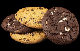 Ассорти шоколадных и ванильных кукисов - Фото