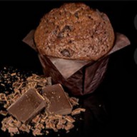Маффин шоколадный с кусочками шоколада Фото