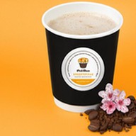 Кофе латте цветы сакуры Фото