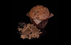 Маффин шоколадный с кусочками шоколада - Фото