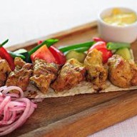 Шашлык из куриного филе бедра с гарниром Фото