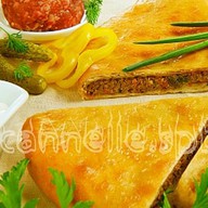 Осетинский пирог с мясом и огурчиком Фото