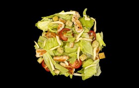 Теплый салат Цезарь с цыпленком - Фото