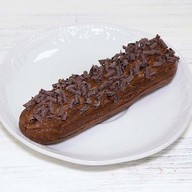 Эклер шоколадно-ореховый Фото