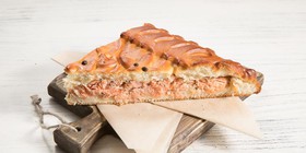 Пирог с форелью и соусом бешамель - Фото