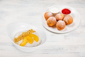 Завтрак с кашей и пончиками - Фото