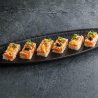 Осидзуси с опаленым лососем Фото