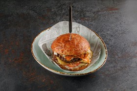 Бургер с щечками и дор блю - Фото
