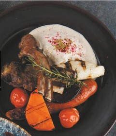 Каре ягненка с печеными овощами, эспумой - Фото