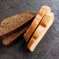 Хлеб белый и ржаной Фото