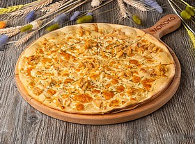 Пицца с копчёной форелью - Фото