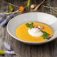 Тыквенный крем-суп с яйцом пашот Фото