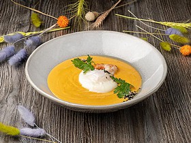Тыквенный крем-суп с яйцом пашот - Фото