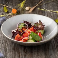Салат из садовых овощей Фото
