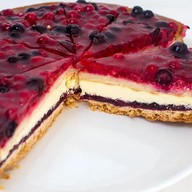 Торт песочно-бисквитный ягодный Фото