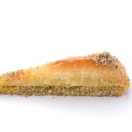 Турецкая пахлава с грецким орехом Фото