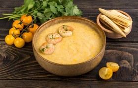 Кукурузный суп с креветками - Фото