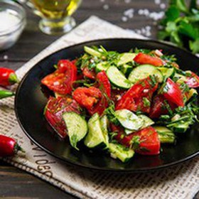2x Салат со свежими овощами по-кавказски - Фото