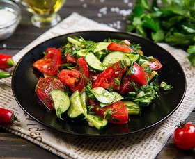Салат со свежими овощами по-кавказски - Фото