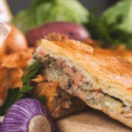 Пирог с семгой и рисом Фото