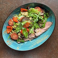 Салат с ростбифом и овощами Фото