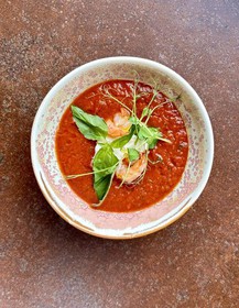 Томатный суп с кревеками и страчателлой - Фото