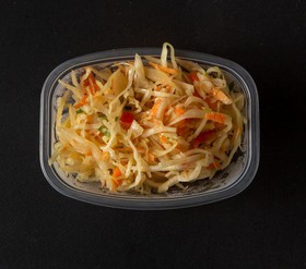 Салат из свежей капусты и отварным филе - Фото