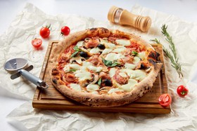 Пицца с тамбовским окороком и грибами - Фото