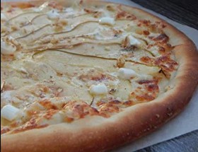 Пицца с грушей с голубым сыром - Фото