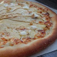 Пицца с грушей с голубым сыром Фото