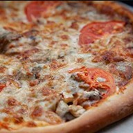 Пицца с фаршем и томатами Фото