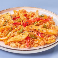 Рис с курицей и овощами в остром соусе Фото